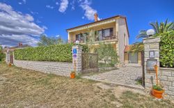 Ferienhaus mit Privatpool für 10 Personen ca. 210 m² in Valbandon, Istrien (Istrische Riviera), Bild 1