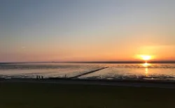 Bild 17: Direkte Umgebung des Objekts. Sonnenuntergang am Strand