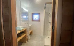 Bild 14: Badezimmer mit Dusche