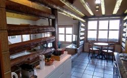 Bild 2: Wohnküche mit Panorama-Sicht ins Domleschg und Albula Tal