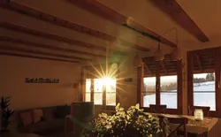 Bild 9: Romantische Wohnküche mit 
idyllischer Aussicht und Sonnenaufgang
