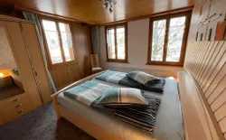 Bild 19: Elternschlafzimmer mit Doppelmatratze (2x 200x90cm)