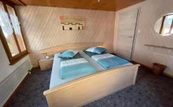 Bild 21: Elternschlafzimmer mit Doppelmatratze (2x 200x90cm)