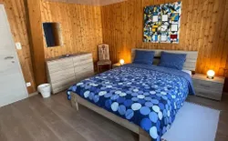 Bild 16: Französisch-Bett-Zimmer (200x160cm) mit integrierter Nasszelle: WC, Dusche, Lavabo