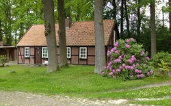 Ferienhaus im Fachwerkstil mit Sauna und Garten, Bild 1: Außenansicht des Gebäudes. Alte Schmiede