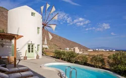 Ferienhaus mit Privatpool für 5 Personen ca. 85 m² in Santorini, Kykladen (Santorin), Bild 1
