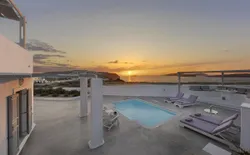 Ferienhaus mit Privatpool für 6 Personen ca. 110 m² in Santorini, Kykladen (Santorin), Bild 1
