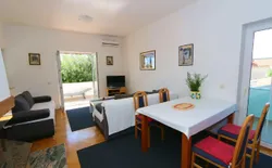 Ferienwohnung für 6 Personen ca. 65 m² in Jakisnica, Dalmatien (Inseln vor Zadar), Bild 1