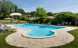 VILLA FERRAGUZZO  Einfamilienhaus mit Swimmingpool und eingezäunten Garten - sehr geeignet für Freun, Bild 1: Der große 18x6 Schwimmbad mit warmen und kalten Dusche