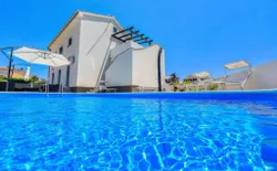 Ferienhaus mit Privatpool für 8 Personen ca. 120 m² in Debeljak, Dalmatien (Zadar und Umgebung), Bild 1