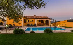 Ferienhaus mit Privatpool für 8 Personen ca. 184 m² in Vižinada, Istrien (Binnenland von Istrien), Bild 1