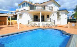 Hermosa y espaciosa casa de vacaciones para familias con una gran piscina y jardín. - WiFi Gratis, Bild 1