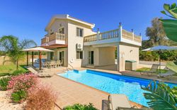 Villa Clementina: Large Private Pool, Walk to Beach, Sea Views, A/C, WiFi, Bild 1