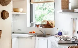 Bild 17: Moderne und gut ausgestattete separate Küche mit Geschirrspülmaschine