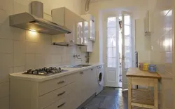 Bild 11: Gut ausgestattete separate Küche mit Geschirrspülmaschine