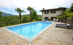 Casa Piscina Privata, Bild 1: Hausansicht mit privatem Pool (ca. 5 m x 10 m)