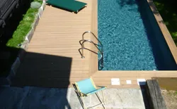 Bild 4: Pool mit Liegefläche und Außendusche