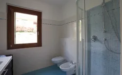 Bild 10: Freundliches und modernes Bad mit Dusche - Wohneinheit B