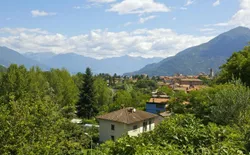 Bild 4: Schöne Sicht auf die gegenüberliegenden Berge, Cannobio und den See