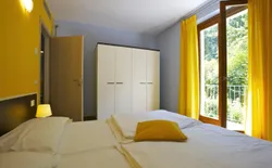 Bild 13: 1. Schlafzimmer mit 2 Einzelbetten, die man nebeneinander stellen kann
