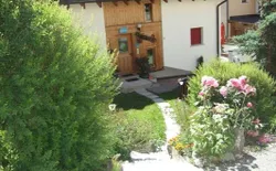 Bild 5: Gartentreppe zu Hauseingang
