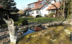 Bild 2: Garten mit Blick zum Haus