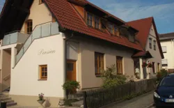 Pension/FeWo Elsa Tschernach (Treuchtlingen). Ferienwohnung 1 (48 m²) mit Küchenzeile, Bild 1: Pension / FeWo E. Tschernach