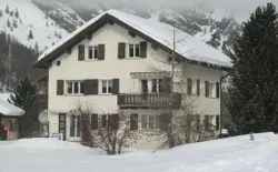 Picture 2: Exterior view winter