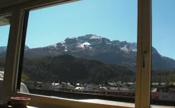 Bild 5: einmalige, unverbaubare Aussicht auf Berge, Skipiste oder Alpenwiese, Skilift, Talstation Marguns, Dorfteil Celerna,