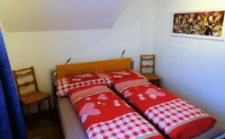 Bild 7: Schlafzimmer mit Doppelbett