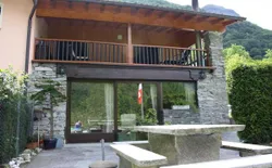 Ferienhaus - Rustico "Lanca", Bild 1: Granittisch, überdachte Terrasse