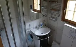 Bild 3: Dusche / WC