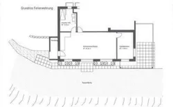 Bild 6: Grundriss der Ferienwohnung mit der Liegewiese und dem gedeckten Sitzplatz zur Alleinbenutzung