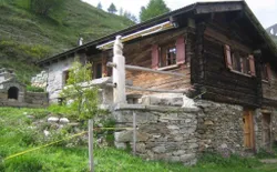 Bild 2: Alphütte MURMOLTA