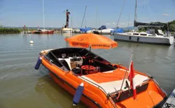 Bild 26: Motorbootvermietung, Sportboot für Wassersport geeignet, Führerscheinklasse A