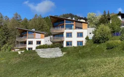 Ferienwohnung Vesta Val mit traumhafter Aussicht, Bild 1: Haus Frontansicht
