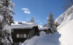 Bild 10: Aussenansicht Winter mit Skipiste
