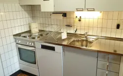 Bild 8: Küchenkombination mit neuer Geschirrspülmaschine (März 2020)