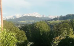 Ferien auf dem Billenberghof, Bild 1: Ausblick vom Garten auf den Säntis