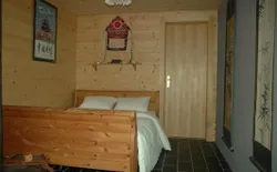 Bild 18: Schlafzimmer "Chotte". Doppelbett. Privates Badezimmer.