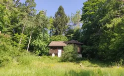 Waldhaus auf dem Randen, Kanton Schaffhausen, Bild 1: Aussenansicht des Waldhauses, Sommer
