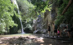 Bild 69: wunderschöner Wasserfall mit Bademöglichkeit in Richtisschlucht nordöstlich von Kreta auf dem Weg nach Sitia.