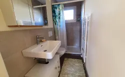 Bild 11: Bathroom with shower