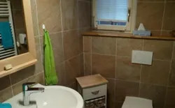 Bild 4: Badezimmer mit WC und Dusche