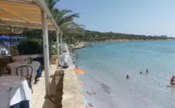 Bild 31: Strand "Baia Azzurra" ca. 250m vom Haus - kristallklares Wasser, sehr feiner weisser Sand (Restaurant geschlossen)