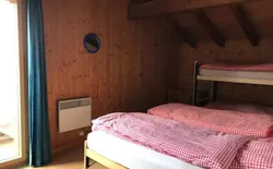 Bild 15: Zimmer südseitig mit Doppelbett und Kajütenbett