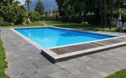 Picture 2: Pool in the gardens of the residence