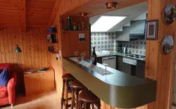 Bild 13: Bar und Küche