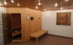 Bild 25: Sauna mit 3 Liegebetten zum Ausruhen und grosser Dusche mit diversen Brausen, Schlauch und Wasserfall nur für Sie