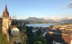 Bild 9: Blick vom Männliturm (5 Min. zu Fuss) in Richtung Südost (Luzerner Bucht und Rigi)